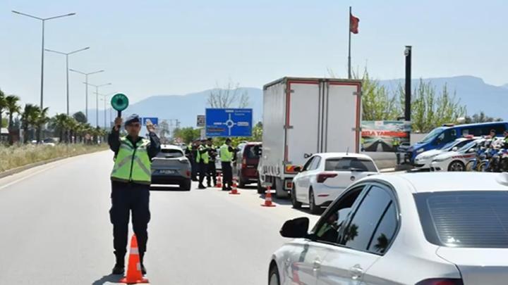 bakan yerlikaya: bayram tatilinin 8 gününde trafik kazalarında 66 kişi hayatını kaybetti