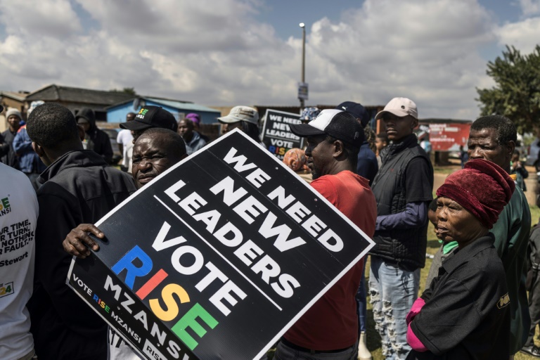 afrique du sud: les petits partis d'opposition espèrent gagner du terrain avant les élections