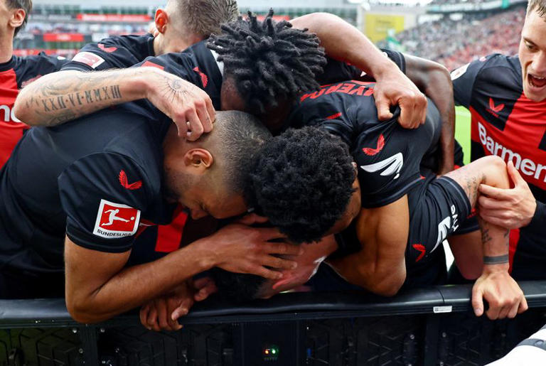 Soccer-Leverkusen secure maiden Bundesliga title with 5-0 win over Bremen