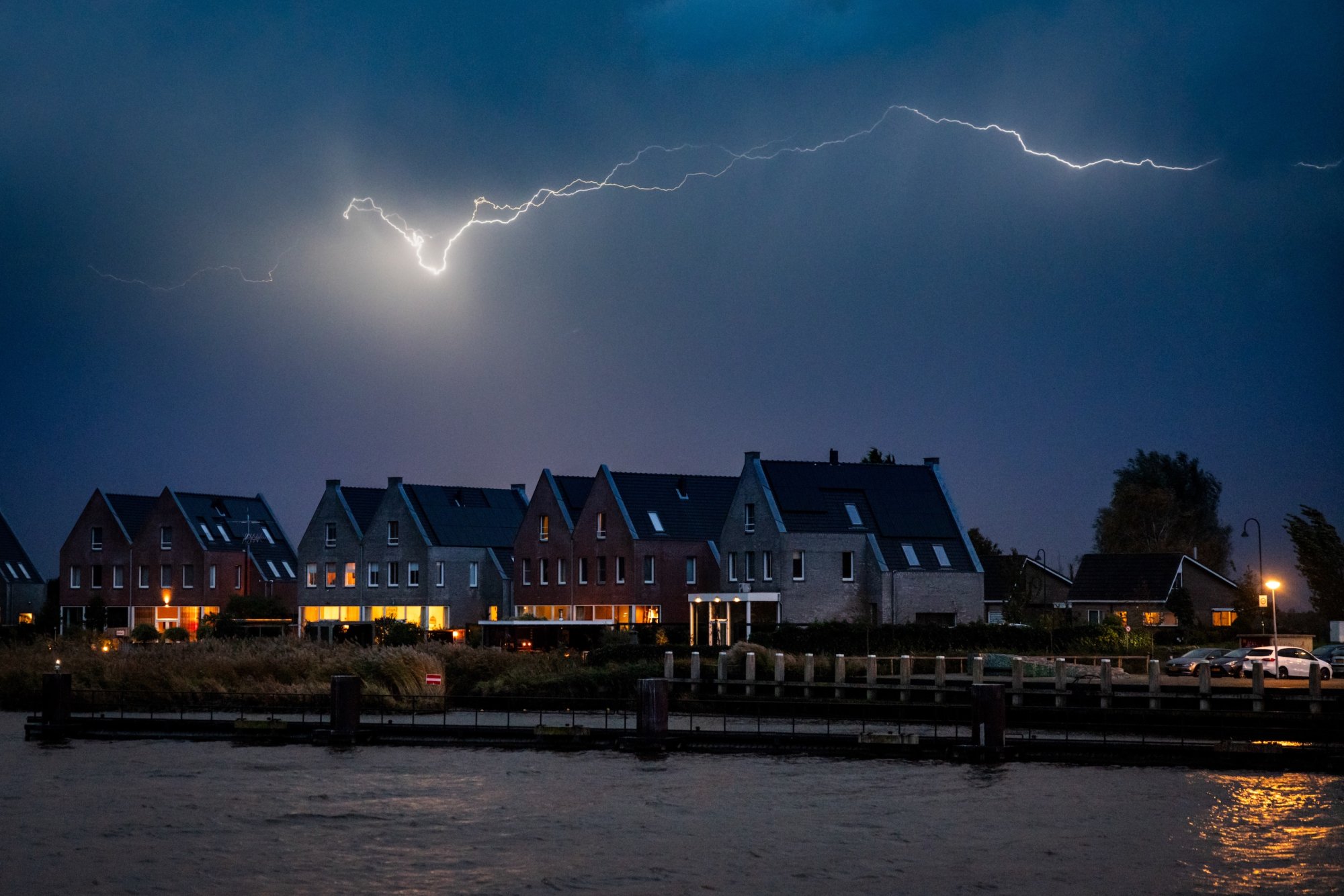 morgen onweer, hagel en code geel vanwege windstoten