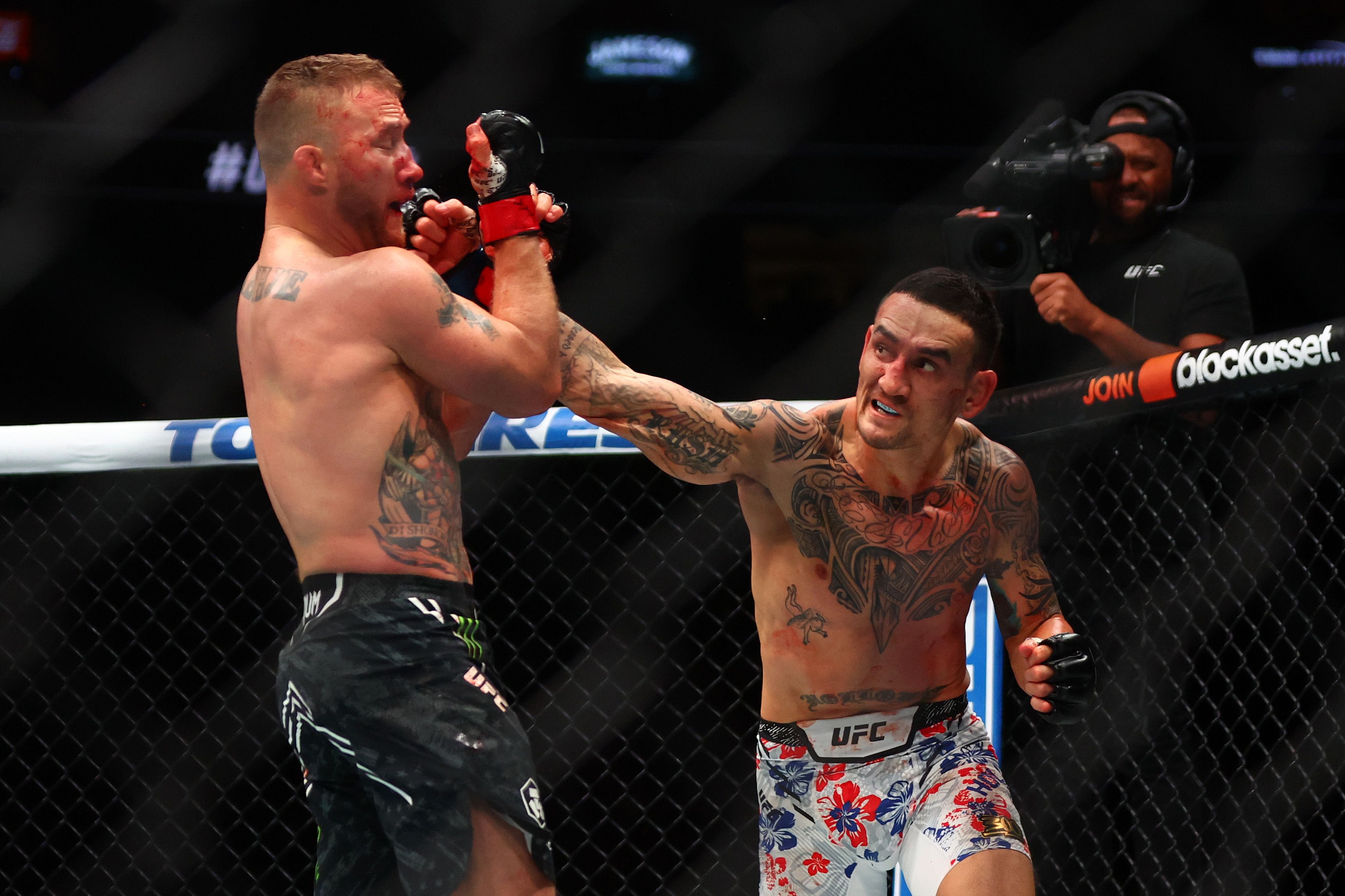 Max Holloway Wins The BMF Title With Crazy Last Second Knockout Against ...