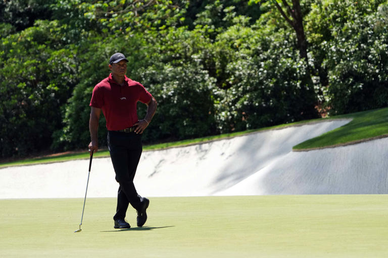 Tiger Woods and Verne Lundquist shared a classy moment on the legendary ...