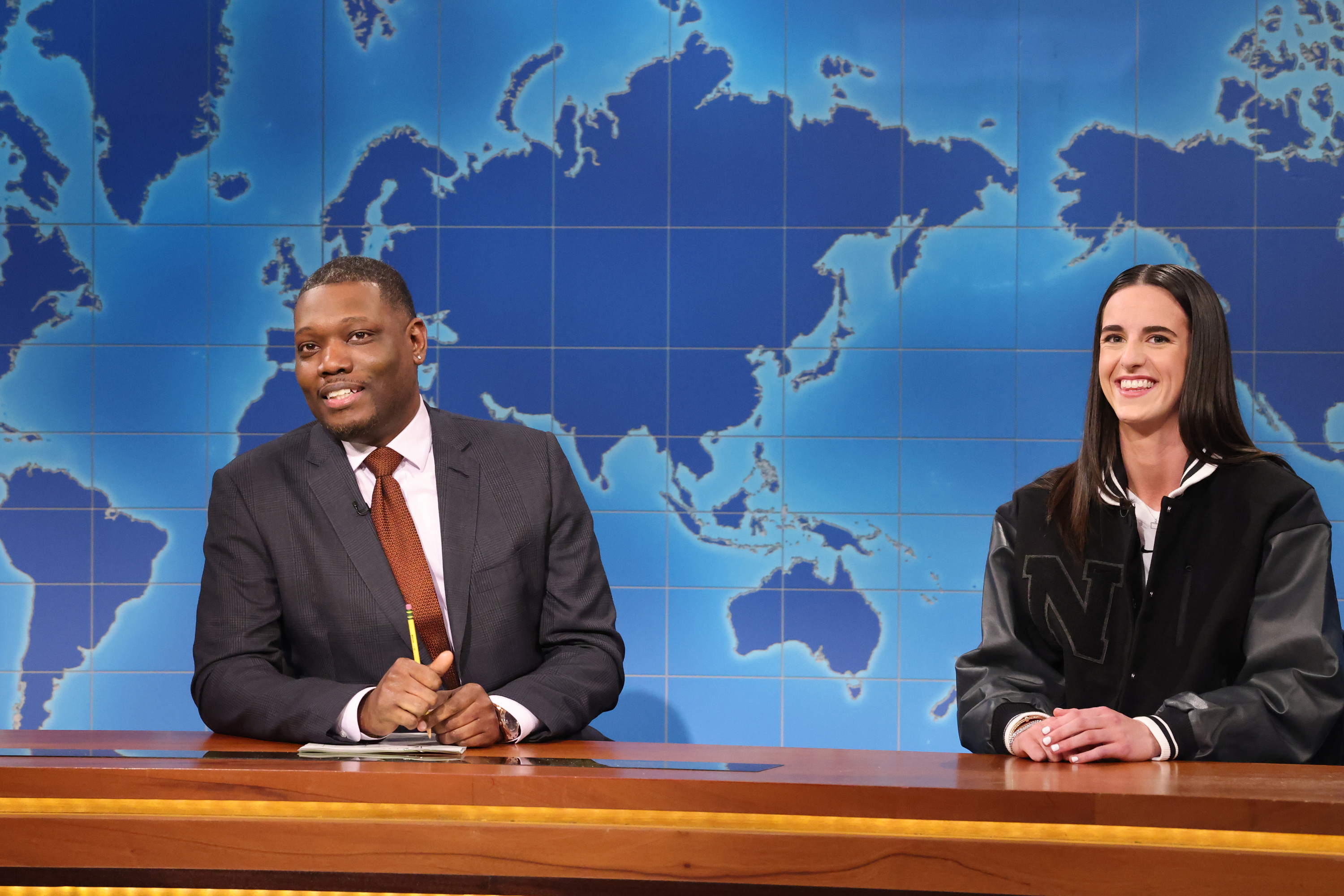 caitlin clark showed up on snl to dunk all over michael che