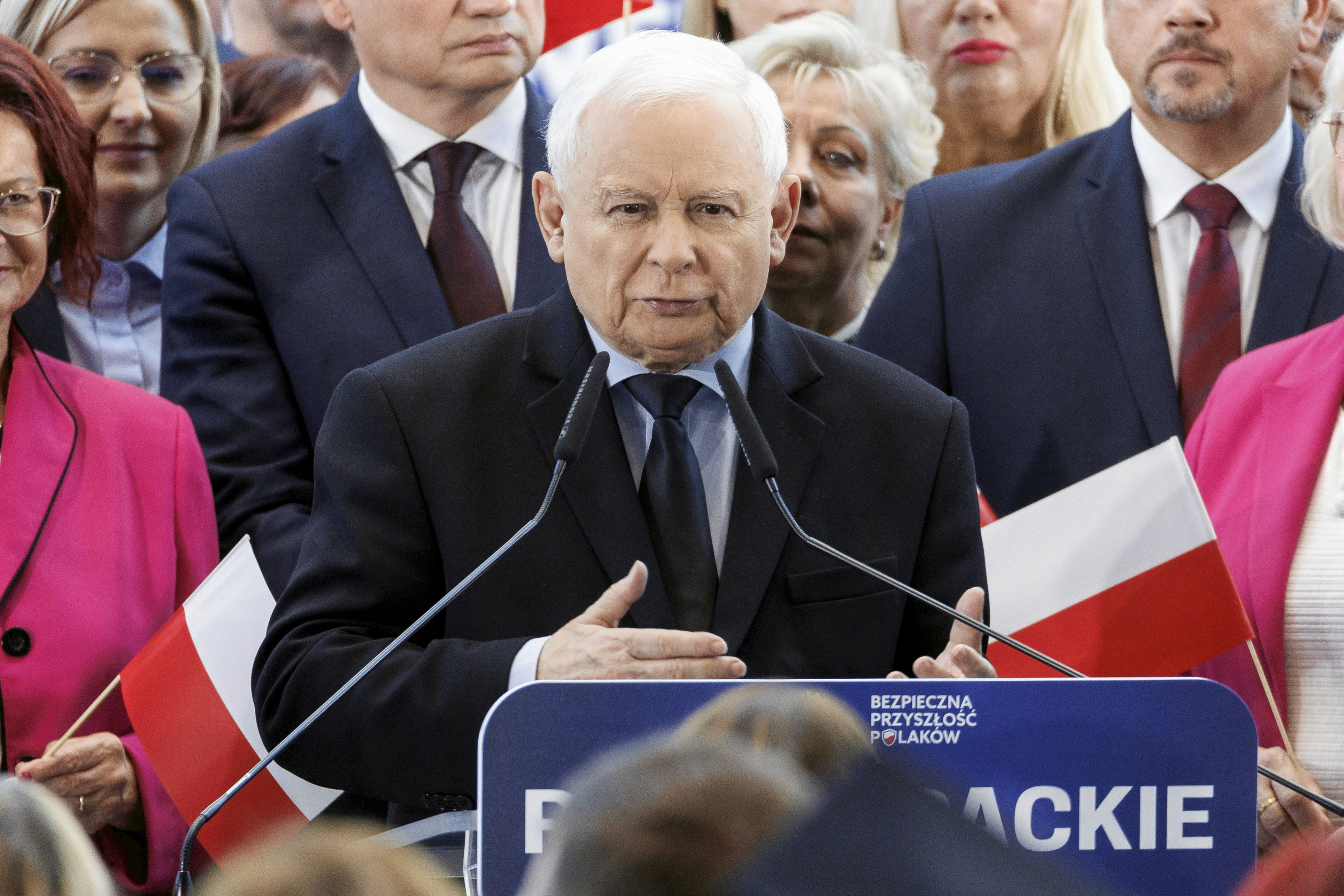 kaczyński miał pojawić się na konferencji kamińskiego i wąsika. ale nie przyszedł. gdzie jest prezes?