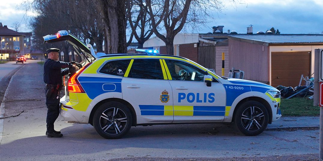 tonåring skjuten till döds nära bostäder i norrköping