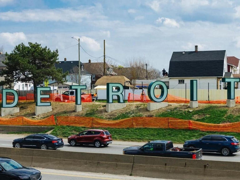 Detroit put up a $400,000 Hollywood-style sign that residents think is ...