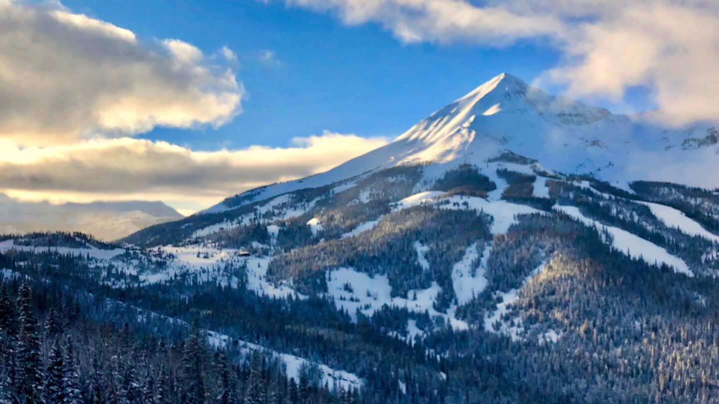 <p>For a more colder reunion destination, head north to Montana. The town of Big Sky is home to a variety of ski resorts. Accommodations like Big Sky Resort have activities geared toward families and even offer ski lessons for kids. Adults can enjoy spa treatments and world-class dining. Yellowstone is around the corner, making for the perfect family day trip.</p>