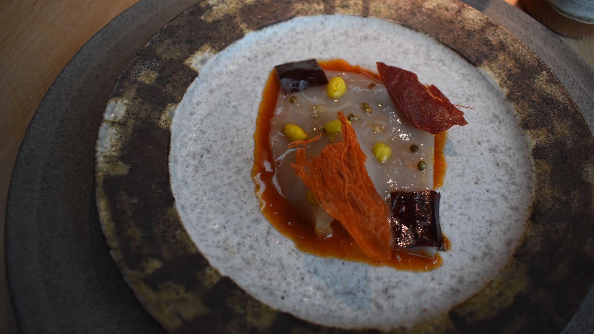 bife de bactérias, cevada em fungos e cabeça de bacalhau. o que valem 500 euros no melhor restaurante do mundo