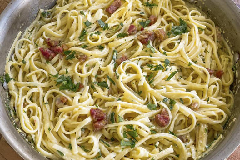 I Tried Rachael Ray's Carbonara And It's My New Favorite