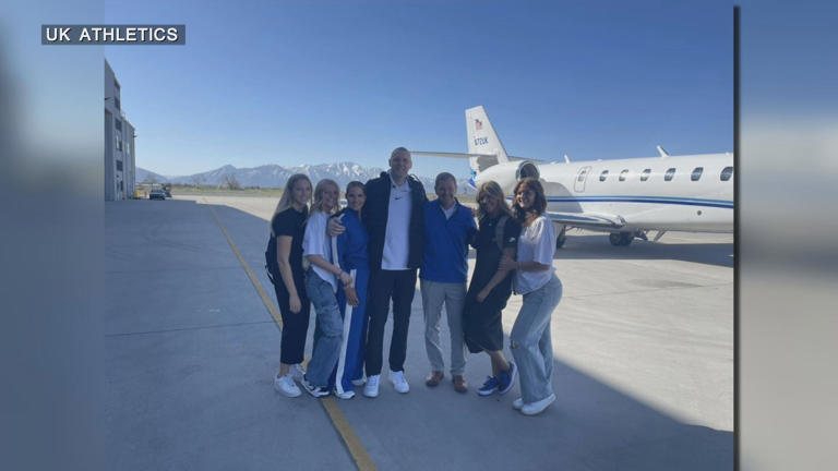 New Kentucky men’s basketball coach Mark Pope arrives at Bluegrass airport