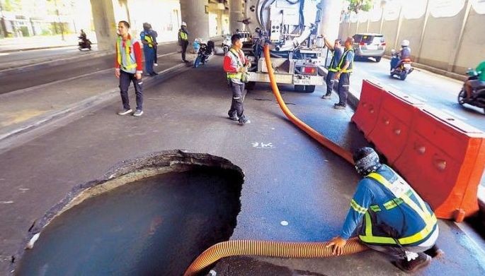 ‘sinkhole’ forms along pasay road