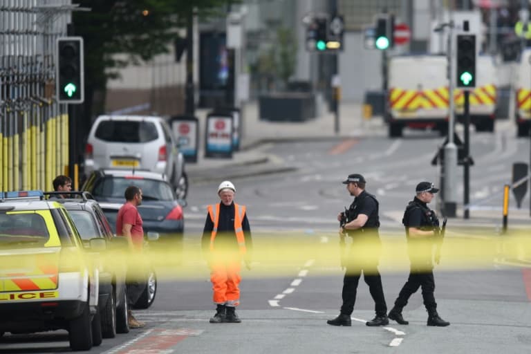 attentat de manchester: plus de 250 survivants portent plainte contre les services de renseignement