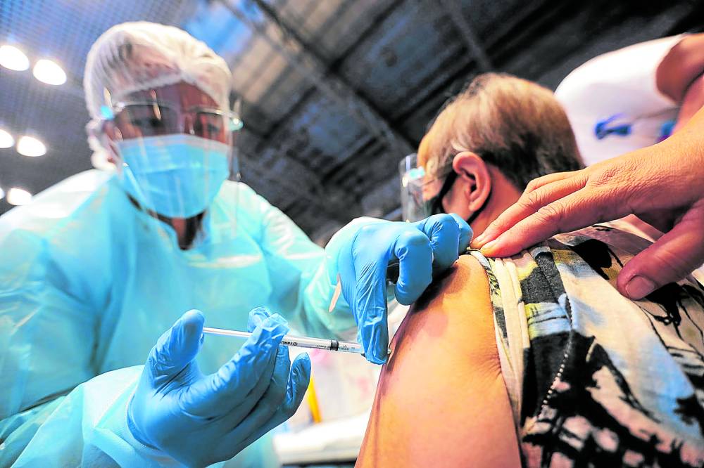 experts push doh to hasten free flu shots for seniors