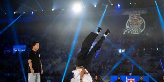 B-girl Syssy Remporte La Finale Française Du Red Bull BC One