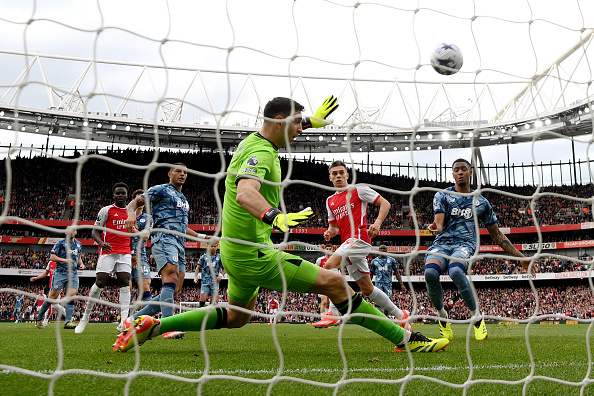 emiliano martinez sends message to arsenal after aston villa dent title hopes