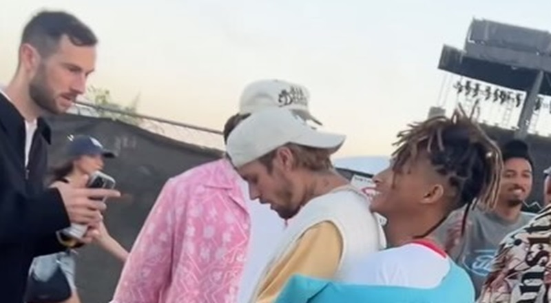 Jaden Smith Kisses Justin Bieber On The Neck At Coachella [VIDEO]