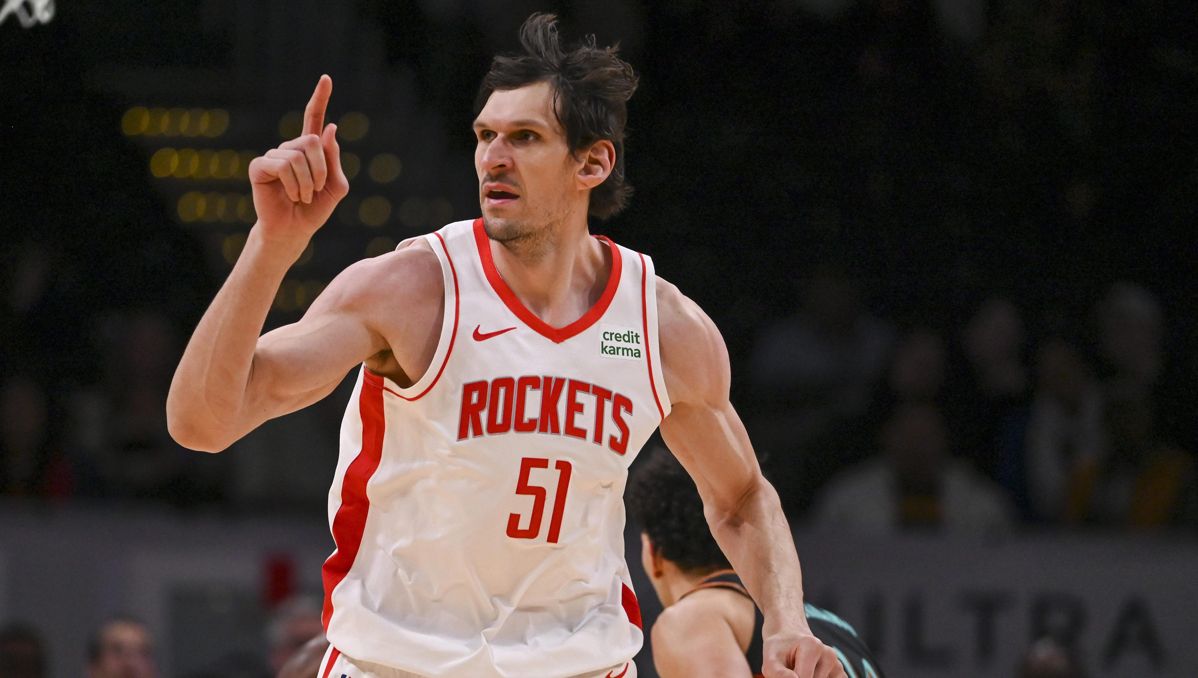 rockets’ boban marjanović intentionally missed two free throws in a row to give clippers fans free chicken