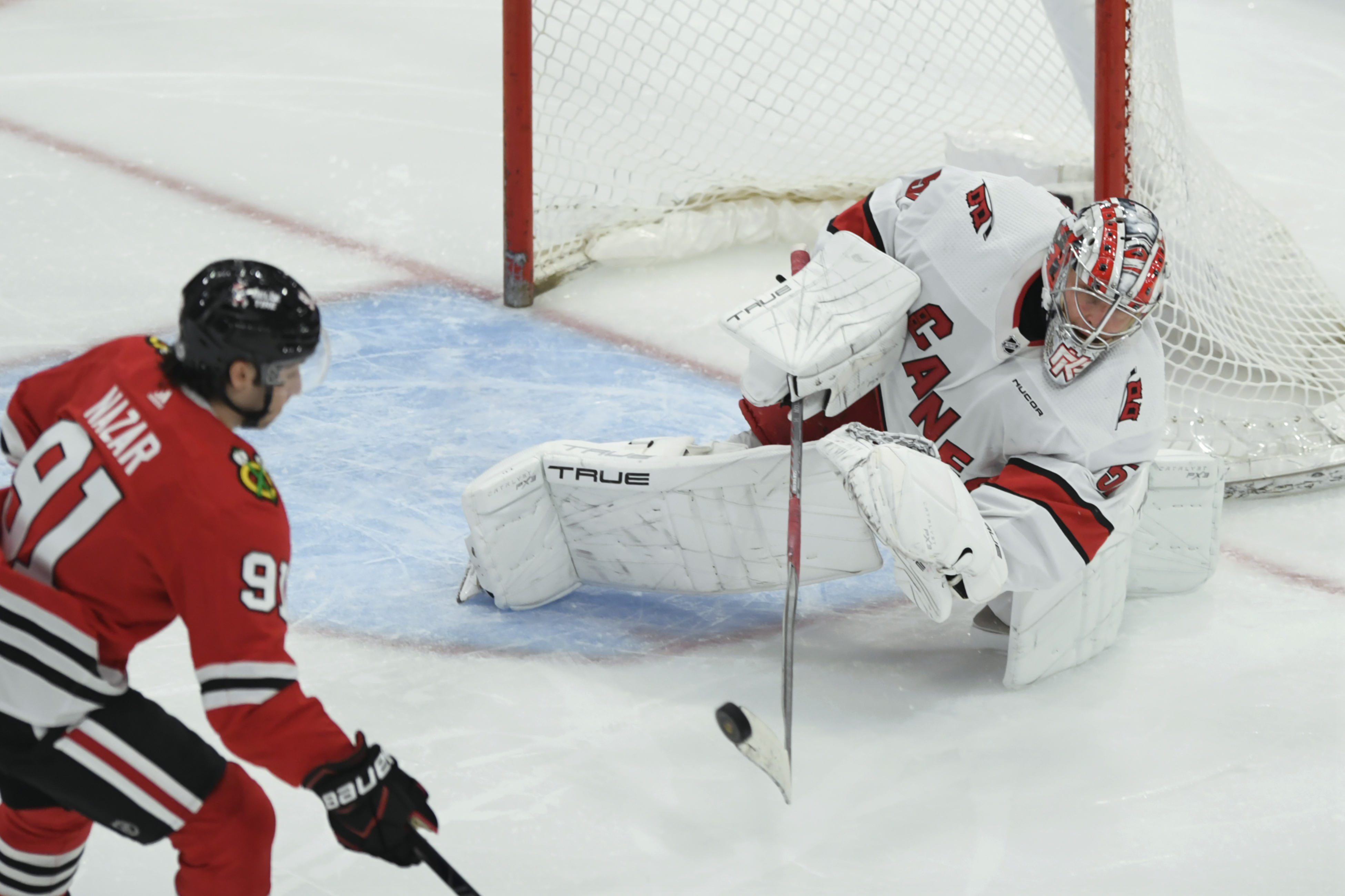 seth jarvis leads hurricanes past blackhawks 4-2 for 5th straight win