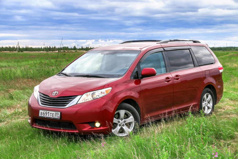 Top 10 Minivans Perfect For Family Road Trips