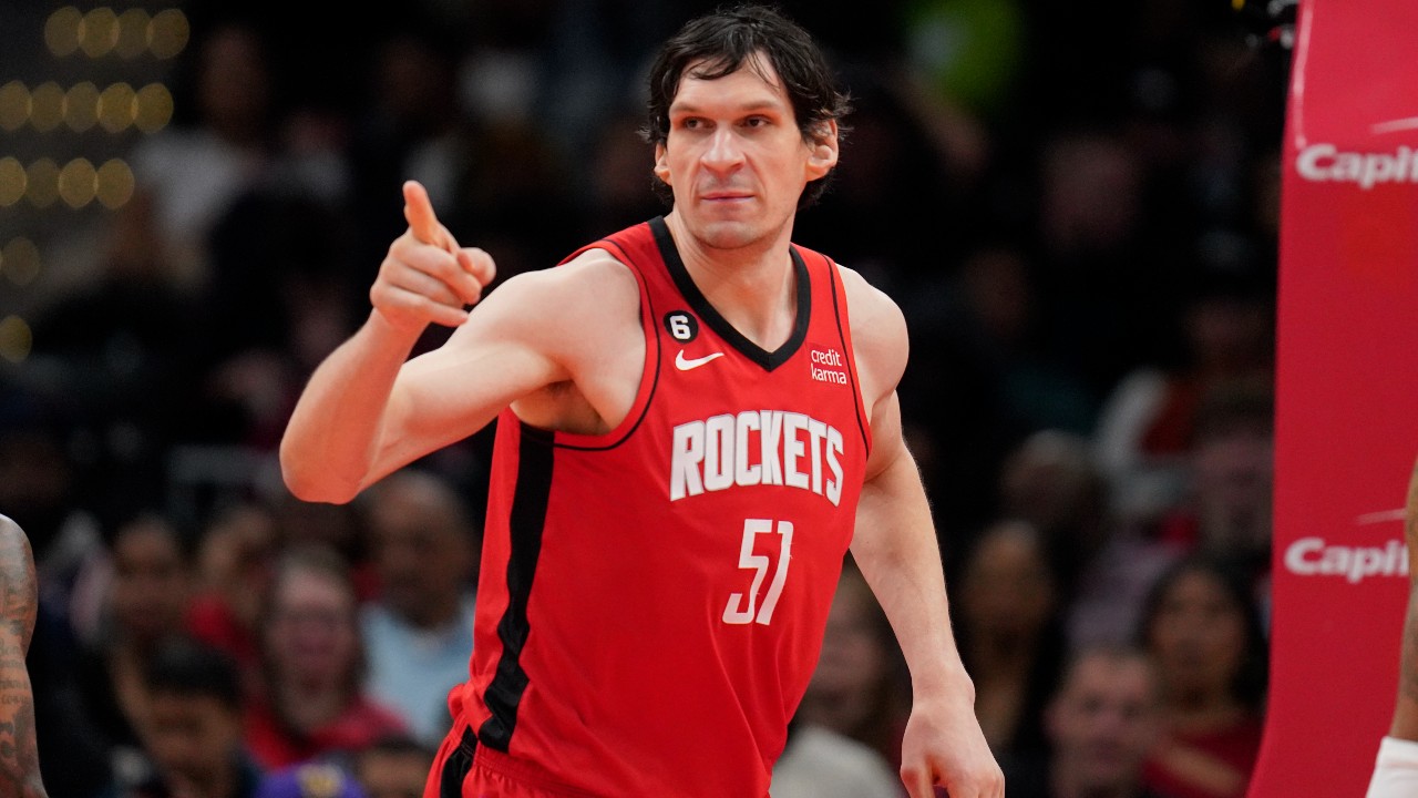 ‘man of the people!’: rockets’ marjanovic misses ft, gives clippers crowd free chicken