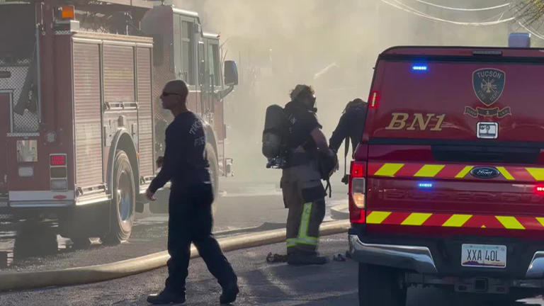 Family Safe After Multiple Rvs Burn In Backyard Fire In Tucson