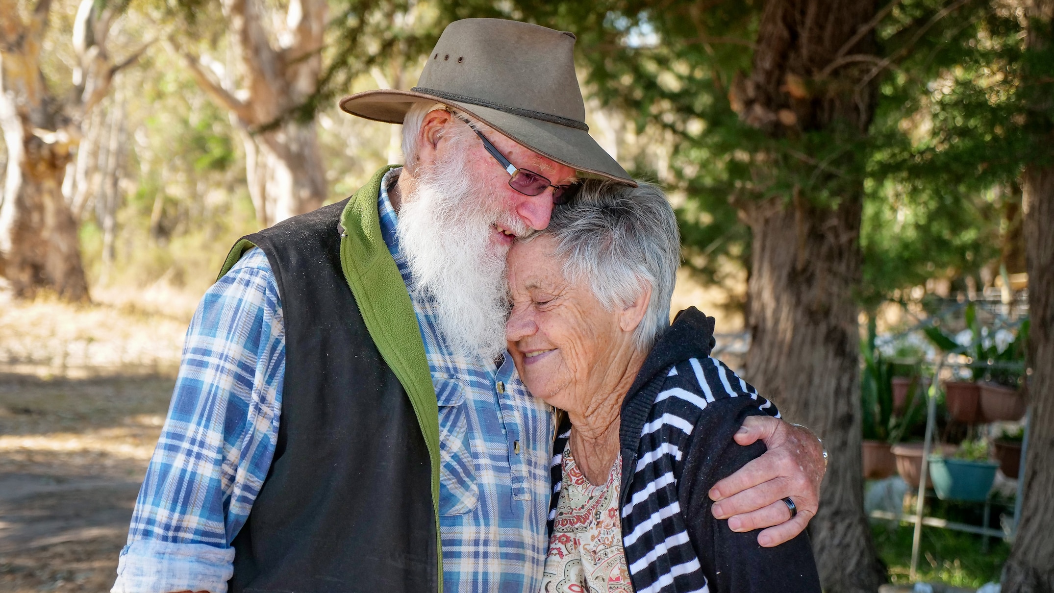 elderly farmer david morris finds love while volunteering to drive cancer patients to treatment in victoria