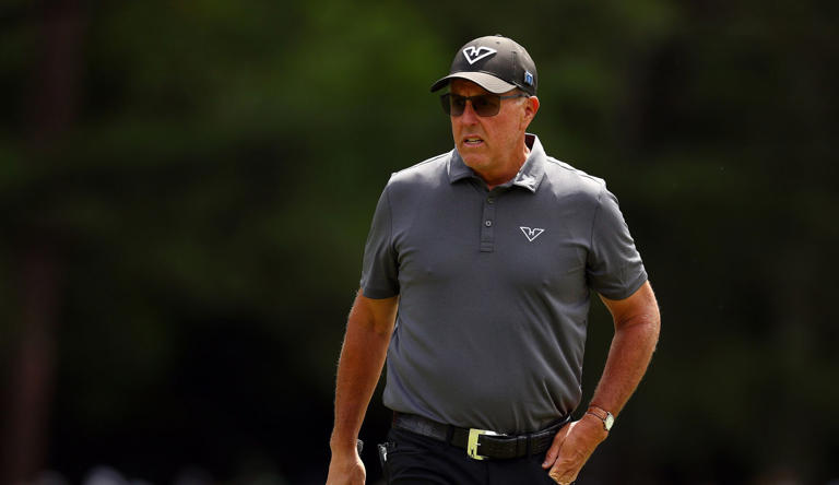  Phil Mickelson Makes Bold LIV Golf Admission Over Potential Format Changes 