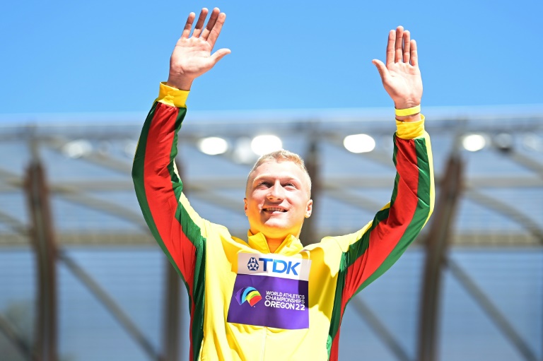 el lituano alekna bate el récord mundial más antiguo del atletismo masculino