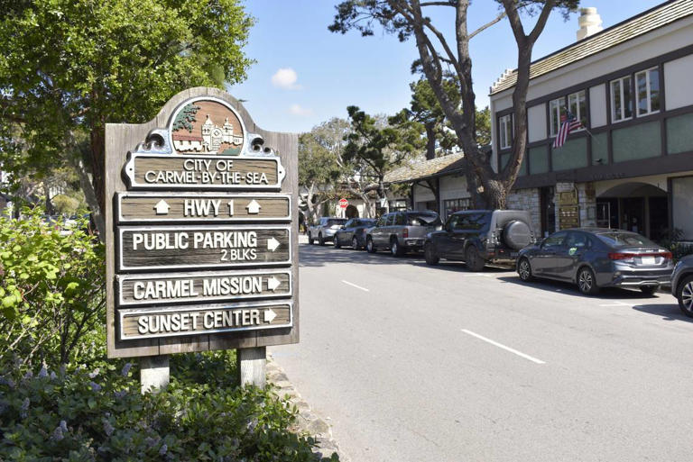 Ocean Avenue in Carmel-By-The-Sea runs through the middle of the citys commercial area, which fills with tourists on a Saturday afternoon.