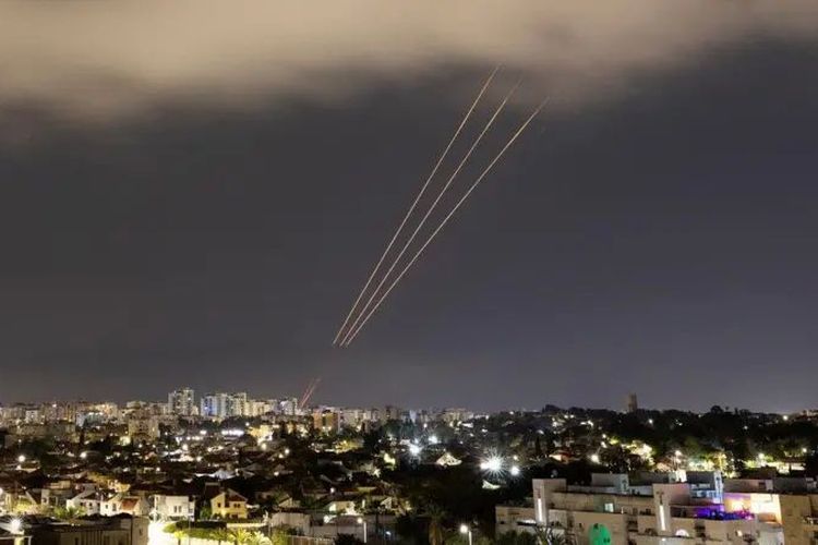 ketika drone iran tempuh 1.800 km untuk serang israel...
