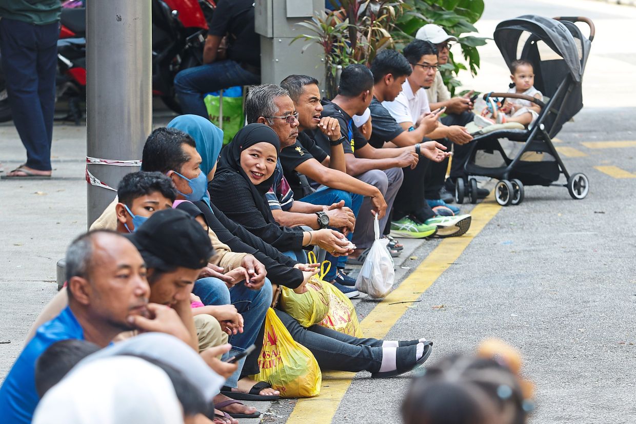 traders plead with dbkl to rescind jalan tar closure on sundays
