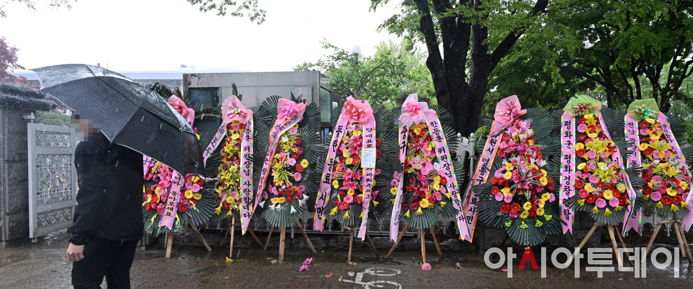 [포토] 국회 앞 놓여진 한동훈 응원 화환