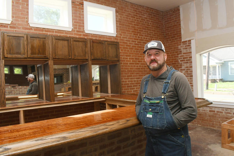 John Callis will open a new restaurant, Oliver's Fine Dining, in the old Owl Fine Foods building on Chester Street. Callis is doing the restoration work himself. He built the bar and installed oak ceiling coffers.
