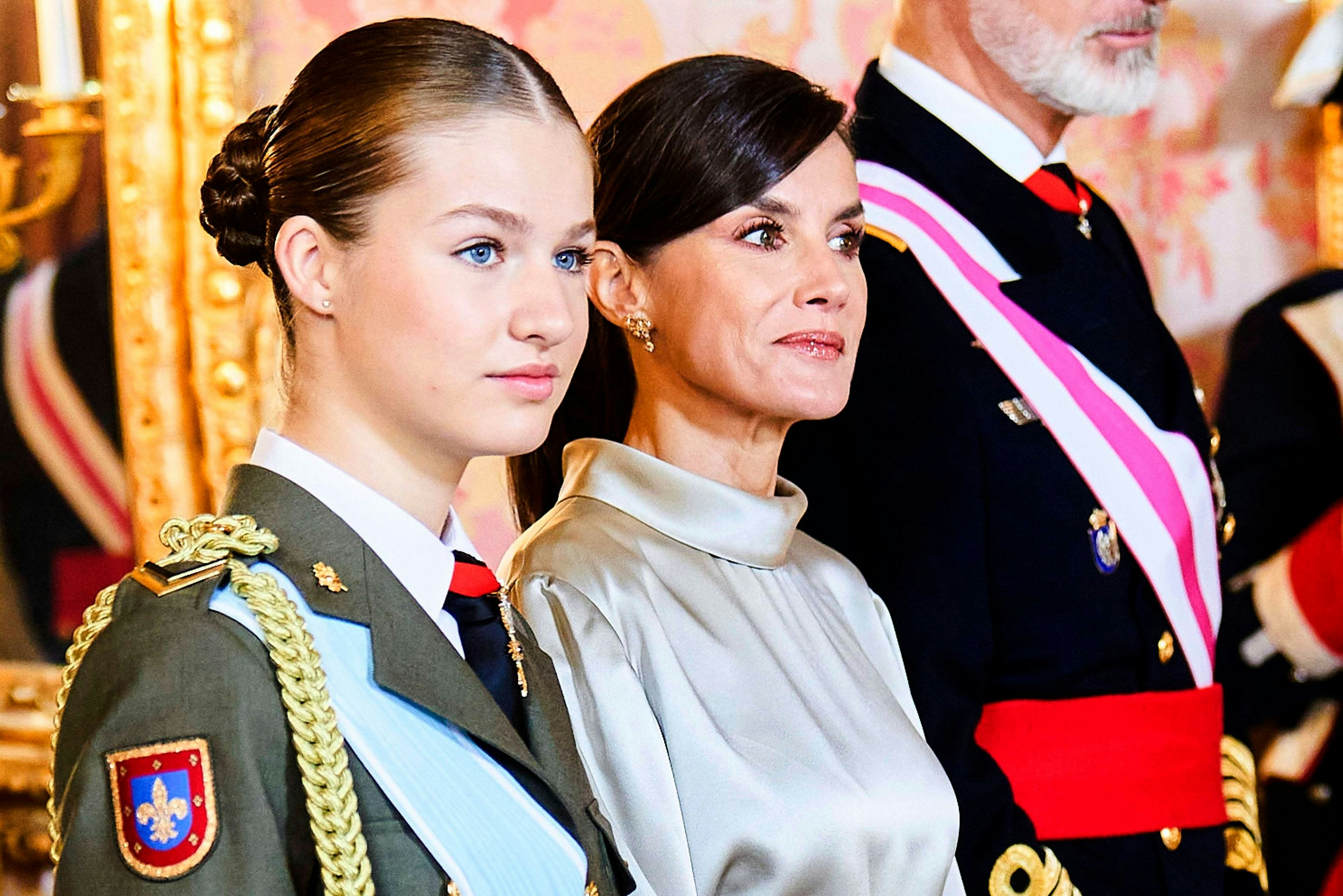 historische würdigung: kronprinzessin leonor von spanien wird zur „adoptivtochter“ ernannt