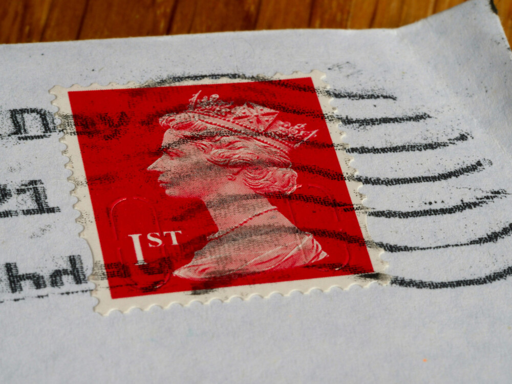 la chine fait-elle la guerre aux anglais avec des millions de faux timbres?