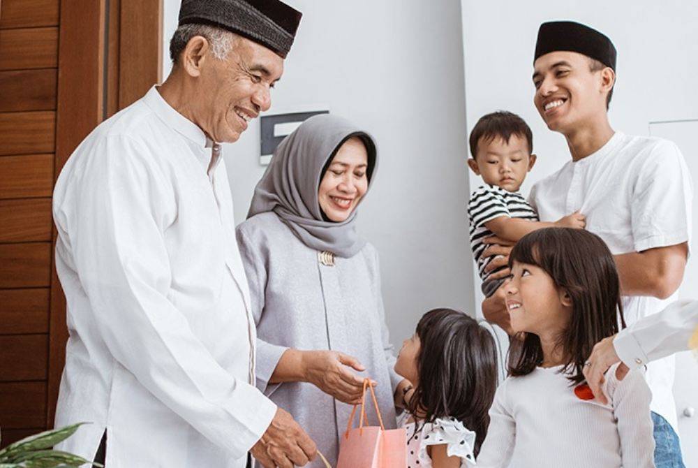 maintain etiquette, adhere to syariah when visiting during aidilfitri