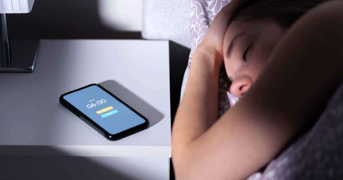 Is It Unhealthy to Hit the Snooze Button in the Morning?