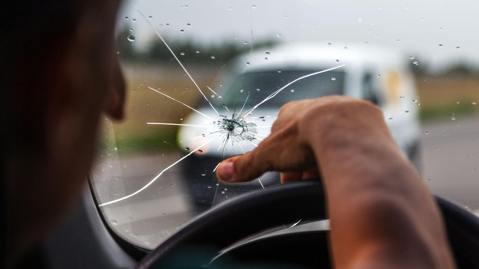 σταματήστε να πληρώνετε τα σπασμένα – ποια κάλυψη στην ασφάλεια αυτοκινήτου σώζει την τσέπη σας