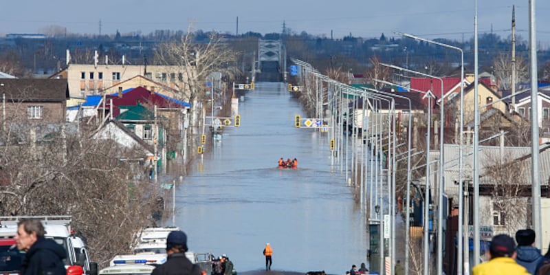 sie wurden zu spät gewarnt - zehntausende russen von hochwasserschäden betroffen