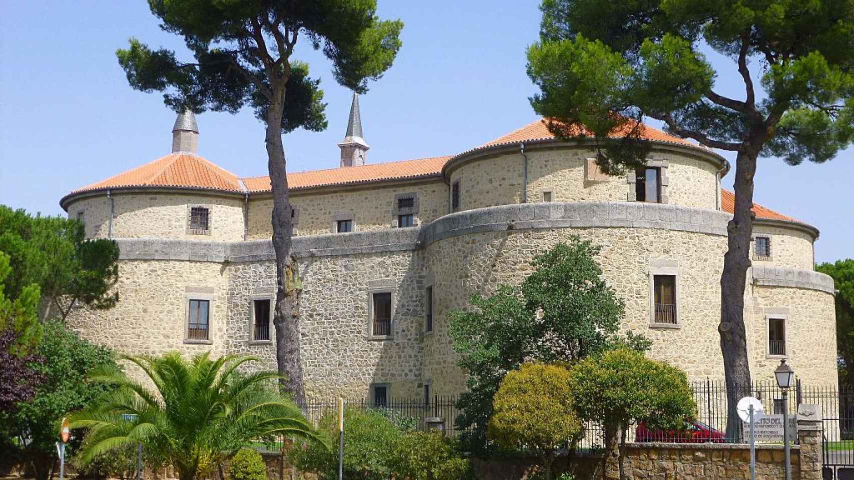 el castillo de madrid en el que enloquecieron un rey de españa y un primer ministro