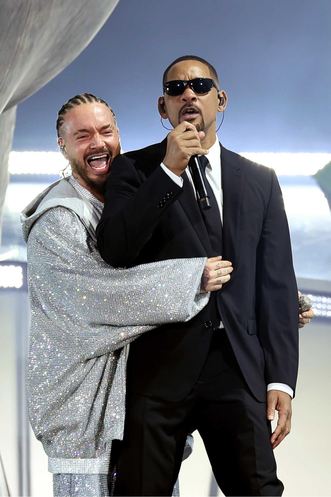 will smith brings men in black back to the stage at coachella