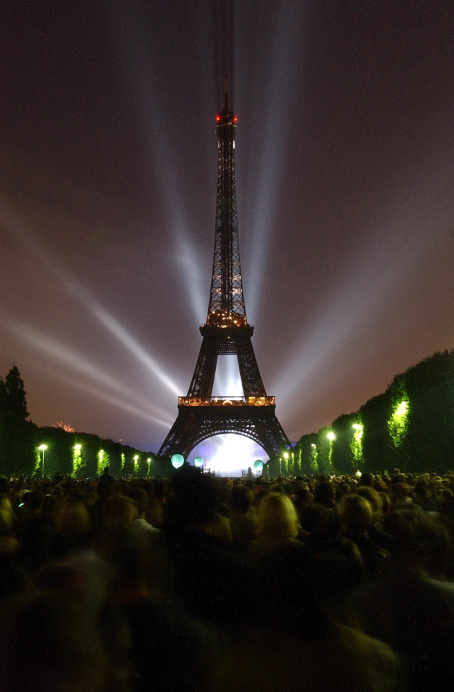 Lors de grands événements nationaux comme la fête nationale française, des jeux de lumière mettent en valeur la Tour Eiffel.<p>Tu pourrais aussi aimer:<a href="https://www.starsinsider.com/n/414138?utm_source=msn.com&utm_medium=display&utm_campaign=referral_description&utm_content=144117v2"> D'adorables animaux dans tous leurs états !</a></p>