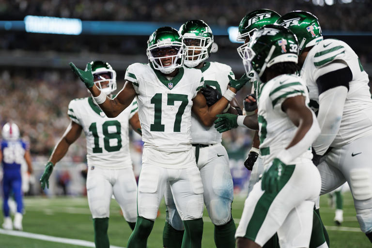 Jets unveil new jerseys, throwing it back to the 1980s for their ...