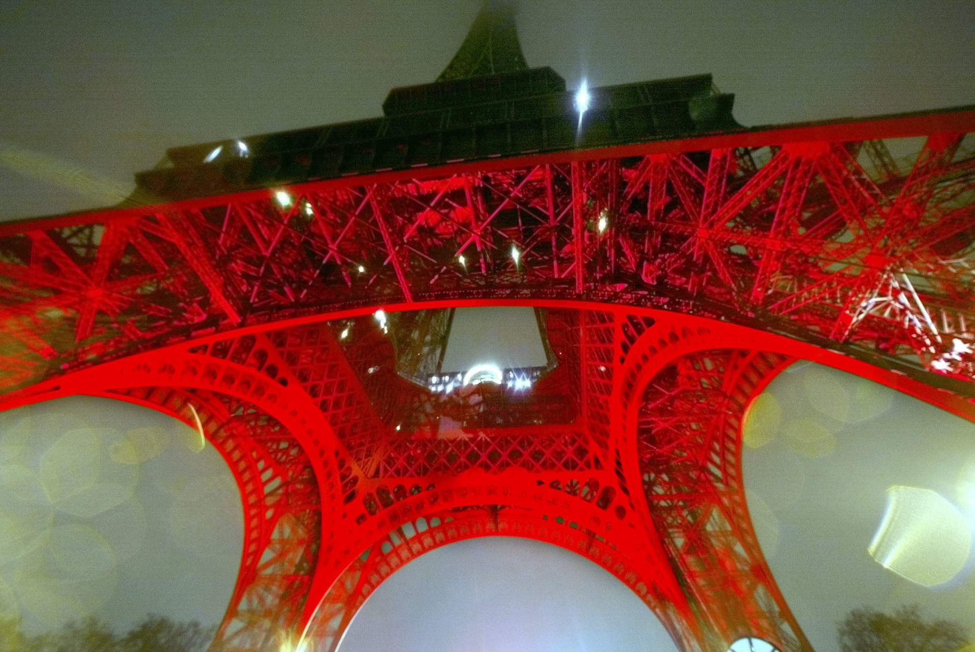 Pour célébrer le nouvel an chinois, la mairie de Paris avait organisé de nombreux événements et habillé la Tour en rouge.<p>Tu pourrais aussi aimer: </p>