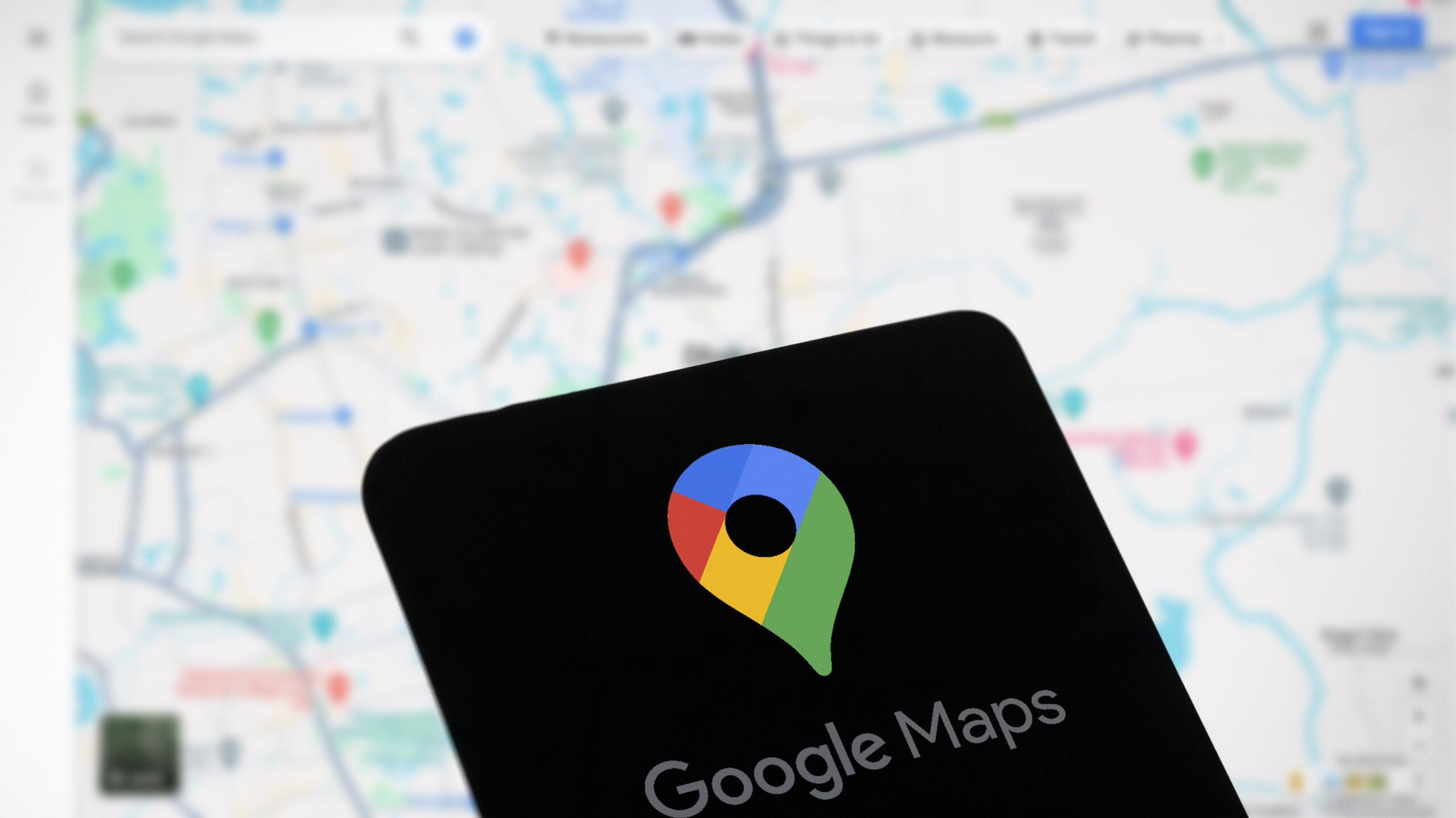 android, dużo nowości w google maps. skorzystają z nich kierowcy i podróżujący komunikacją miejską