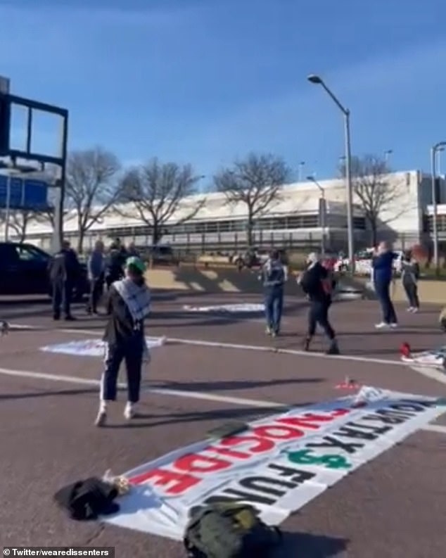 anti-israel protestors shut down chicago o'hare airport
