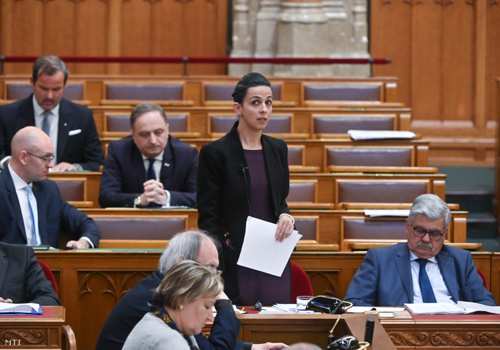 súlyos vádakkal szálltak bele magyar péterbe a parlamentben
