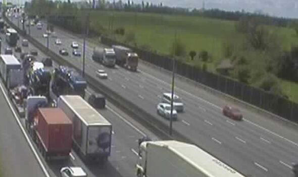 M1 Traffic Live: Major Uk Motorway Shut As 'serious Crash' Causes Eight 