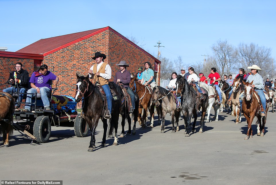 mourners gather on horseback for cole brings plenty's ceremony