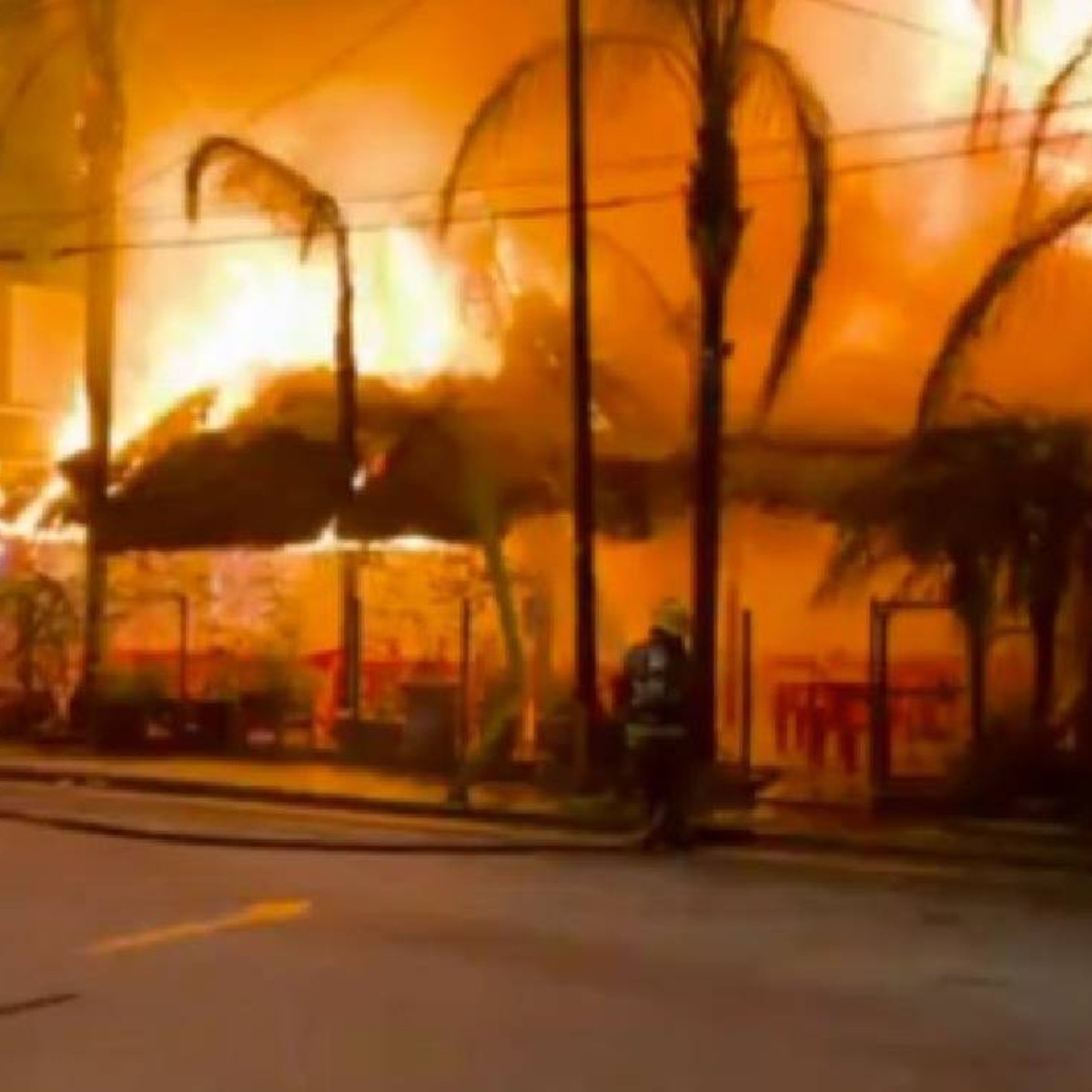 aficionados de los rayados de monterrey incendian restaurante en nuevo león